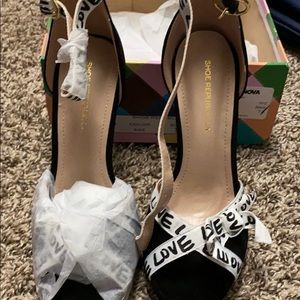 Brand new shoe republic turn around heeled sandals